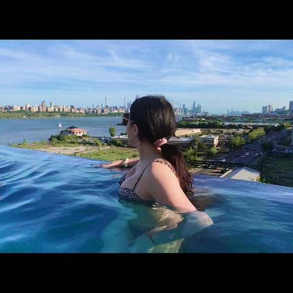 Meet your Posher, Kelly - Picture 3 of 3